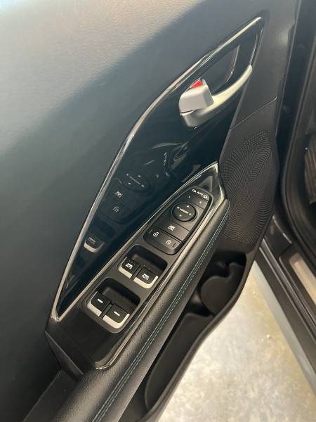 KIA e-Niro gris foncé de 204 ch 64 kWh avec 450km d'autonomie à vendre en occasion à Toulouse