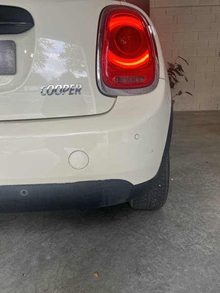 Vente d'une Mini Cooper Hatch d'occasion blanche de 2019 automatique de 136 CH 5 portes avec 70 900km à Toulouse