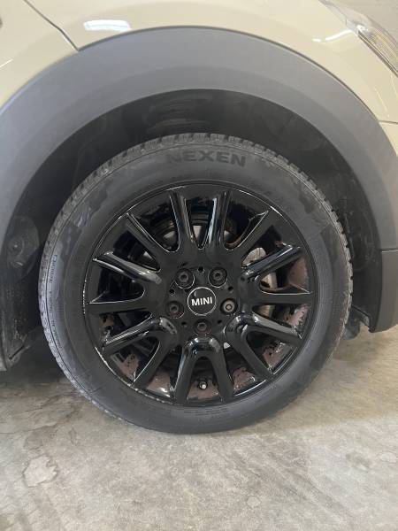 Vente d'une Mini Cooper Hatch d'occasion blanche de 2019 automatique de 136 CH 5 portes avec 70 900km à Toulouse
