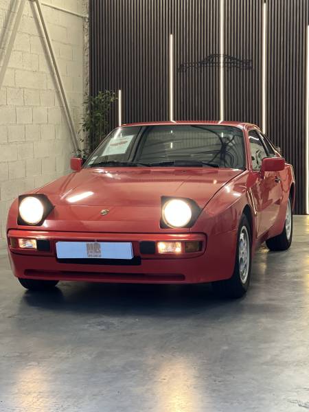 Vente de voiture youngtimer à Toulouse Porsche 944 phase 2 rouge de 1987 avec 229 500 KM 