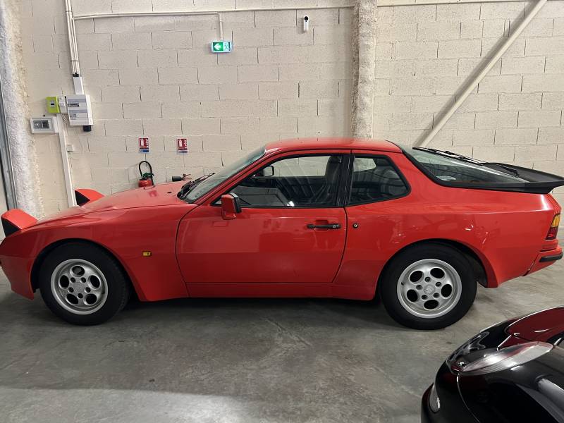 Vente de voiture youngtimer à Toulouse Porsche 944 phase 2 rouge de 1987 avec 229 500 KM