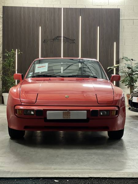 Vente de voiture youngtimer à Toulouse Porsche 944 phase 2 rouge de 1987 avec 229 500 KM