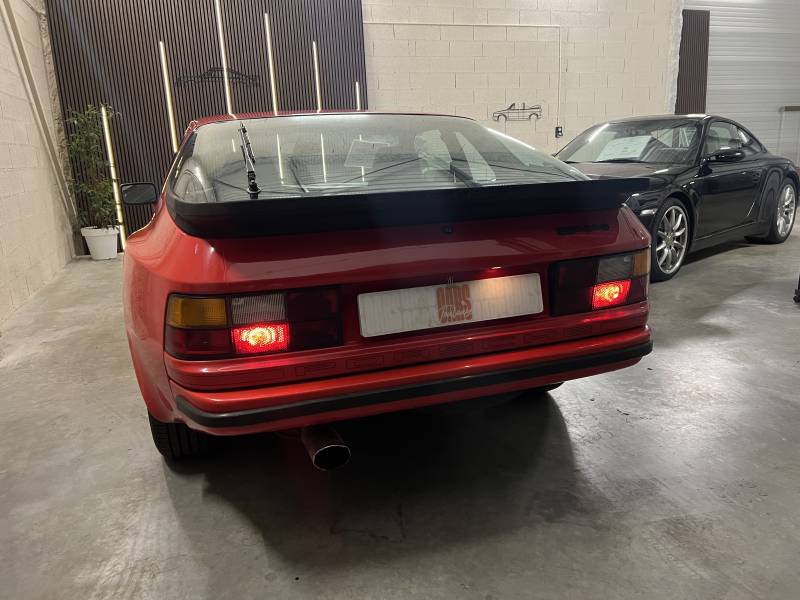 Vente de voiture youngtimer à Toulouse Porsche 944 phase 2 rouge de 1987 avec 229 500 KM