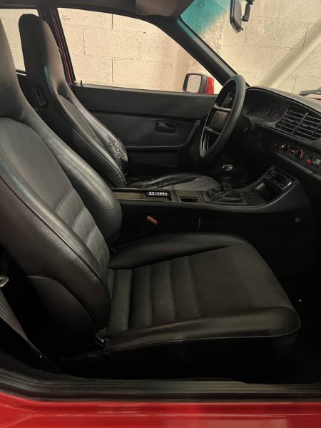 Vente de voiture youngtimer à Toulouse Porsche 944 phase 2 rouge de 1987 avec 229 500 KM