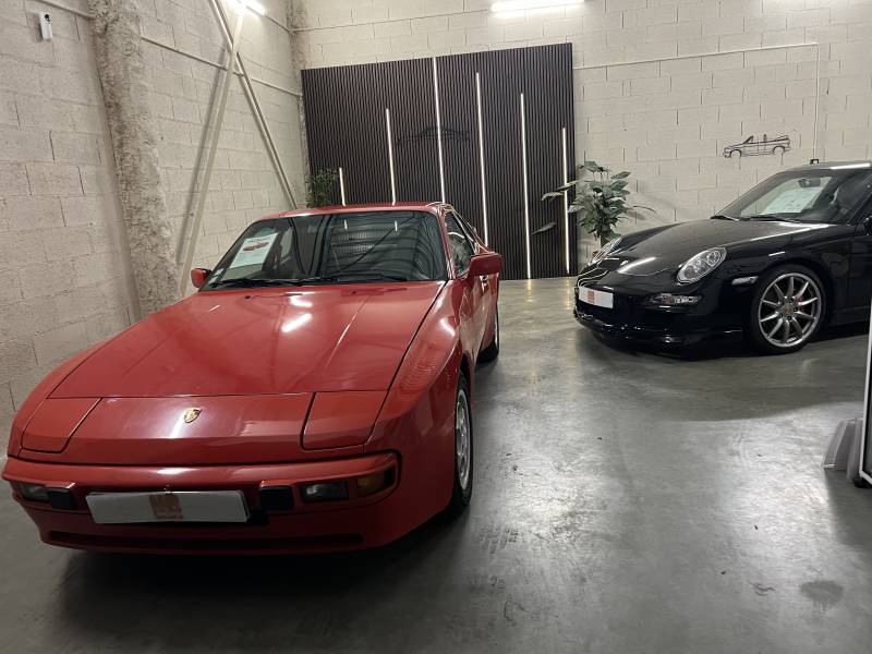 Vente de voiture youngtimer à Toulouse Porsche 944 phase 2 rouge de 1987 avec 229 500 KM