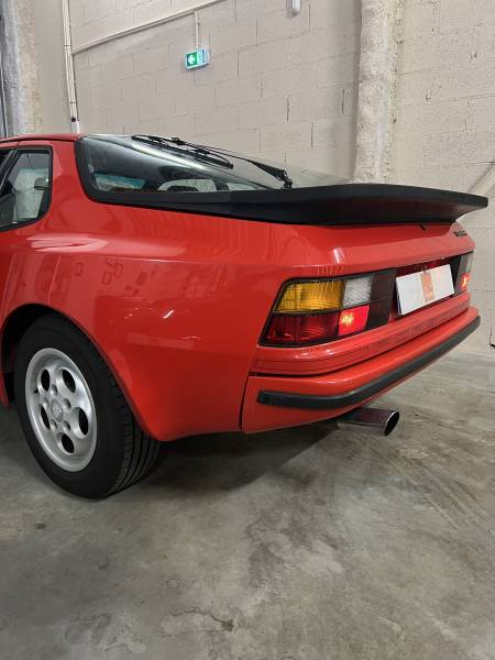 Vente de voiture youngtimer à Toulouse Porsche 944 phase 2 rouge de 1987 avec 229 500 KM