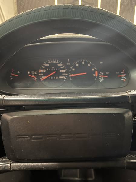 Vente de voiture youngtimer à Toulouse Porsche 944 phase 2 rouge de 1987 avec 229 500 KM