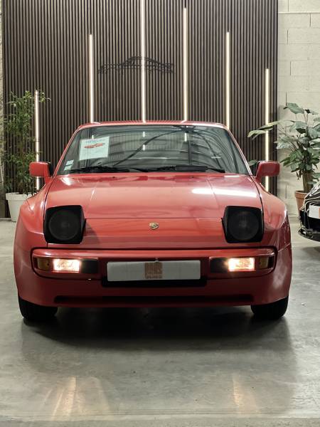 Vente de voiture youngtimer à Toulouse Porsche 944 phase 2 rouge de 1987 avec 229 500 KM