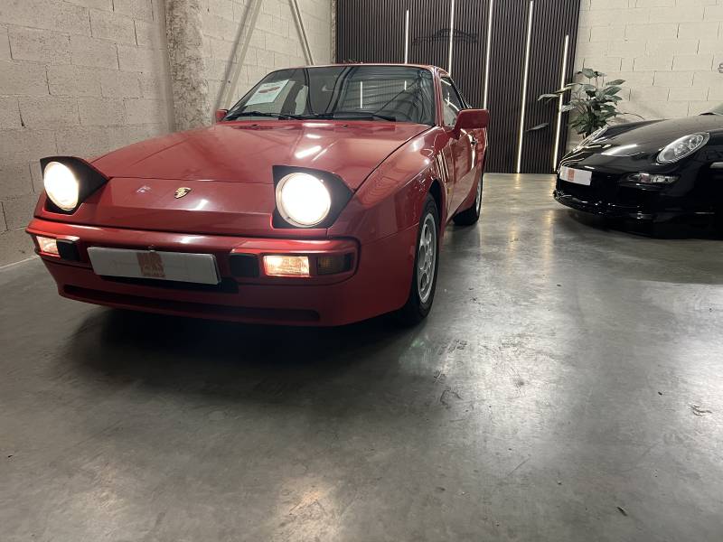 Vente de voiture youngtimer à Toulouse Porsche 944 phase 2 rouge de 1987 avec 229 500 KM