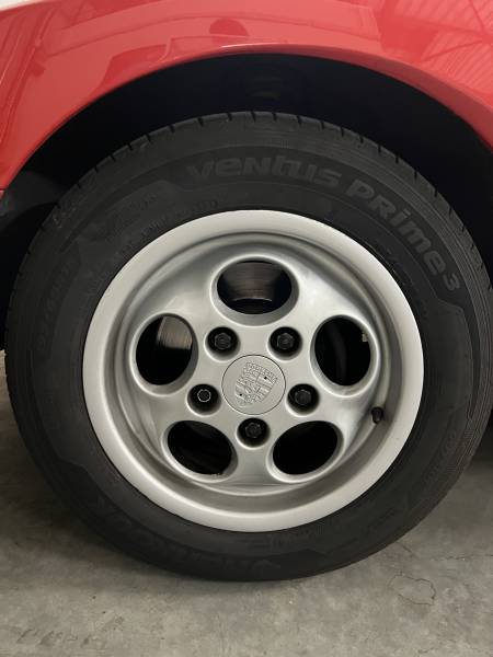Vente de voiture youngtimer à Toulouse Porsche 944 phase 2 rouge de 1987 avec 229 500 KM