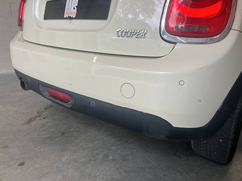 Vente d'une Mini Cooper Hatch d'occasion blanche de 2019 automatique de 136 CH 5 portes avec 70 900km à Toulouse