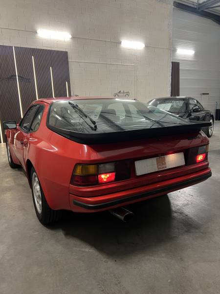 Vente de voiture youngtimer à Toulouse Porsche 944 phase 2 rouge de 1987 avec 229 500 KM