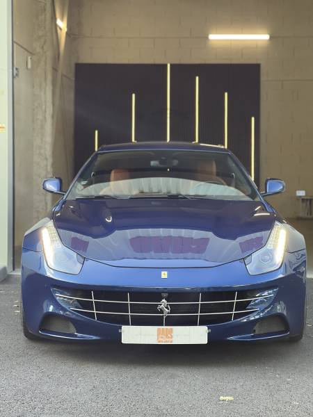 Ferrari Bleu à Toulouse