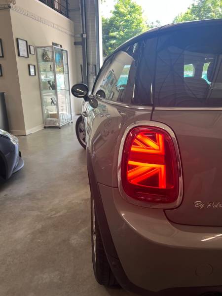 Feux arrière londonien Mini Cooper one de 2021 à Toulouse