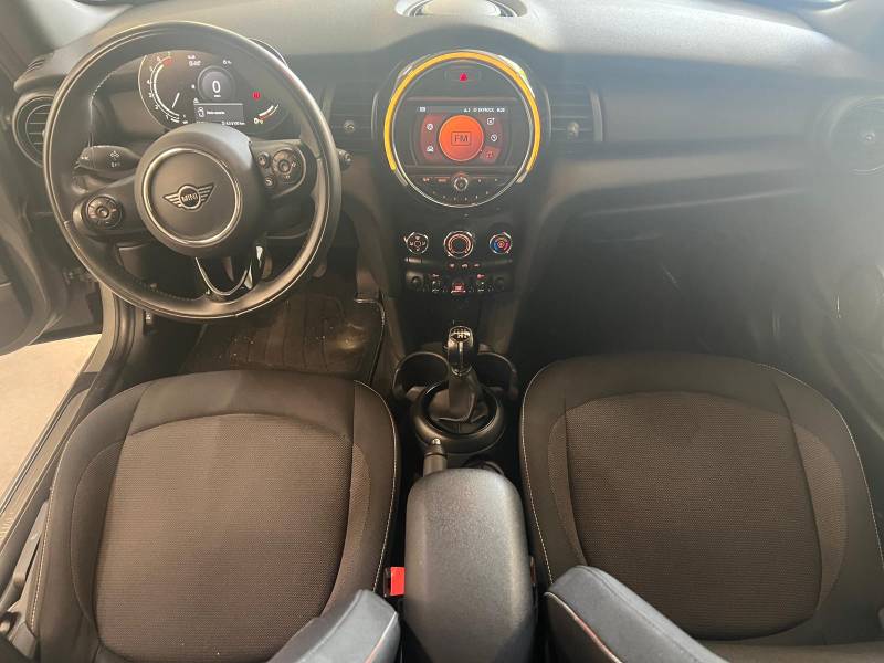 Photo des sièges et du tableau de bord Mini Cooper one de 2021 à Toulouse