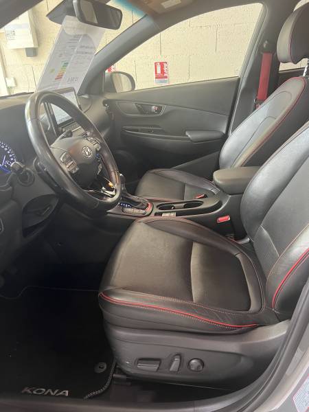 Vente d'occasion du Hyundai Kona hybride 2020 Executive à Toulouse – 45 000 km, toutes options, élégance, confort et économie réunis dans un SUV haut de gamme.