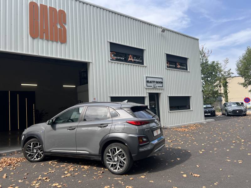 Vente d'occasion du Hyundai Kona hybride 2020 Executive à Toulouse – 45 000 km, toutes options, élégance, confort et économie réunis dans un SUV haut de gamme.