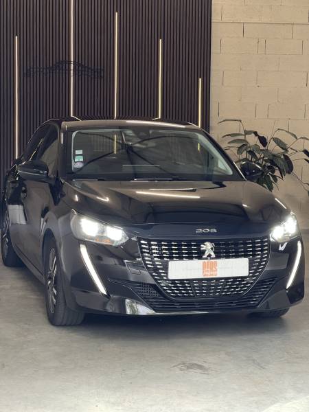 Vente d'occasion d'une PEUGEOT 208 noir 100ch SetS BVM6 boite manuelle à Toulouse