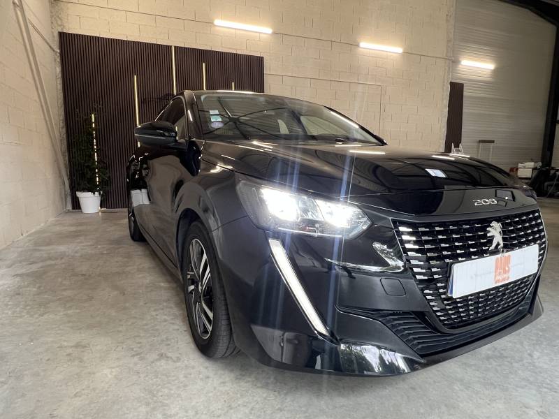 Vente d'occasion d'une PEUGEOT 208 noir 100ch SetS BVM6 boite manuelle à Toulouse