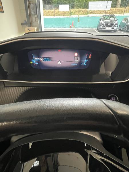 Vente d'occasion d'une PEUGEOT 208 noir 100ch SetS BVM6 boite manuelle à Toulouse