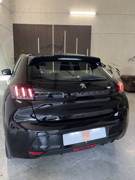Vente d'occasion d'une PEUGEOT 208 noir 100ch SetS BVM6 boite manuelle à Toulouse