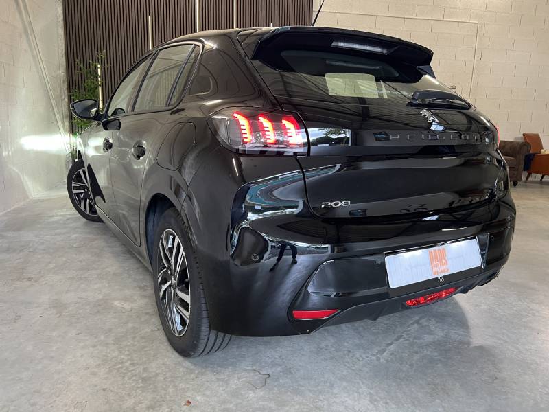 Vente d'occasion d'une PEUGEOT 208 noir 100ch SetS BVM6 boite manuelle à Toulouse