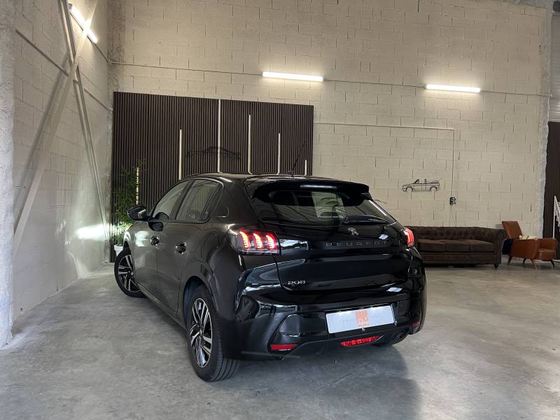 Vente d'occasion d'une PEUGEOT 208 noir 100ch SetS BVM6 boite manuelle à Toulouse