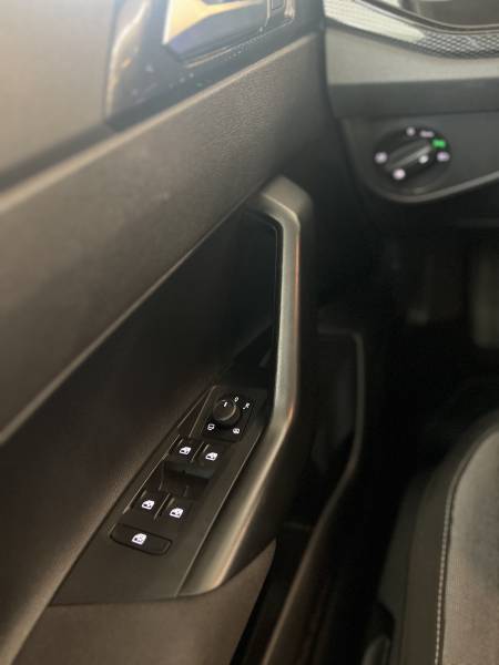 Vente de véhicule d'occasion sur Toulouse et environs de la Volkswagen polo VI (2) 1.0 tsi 95 s&s life bvm5 26 990 km carplay